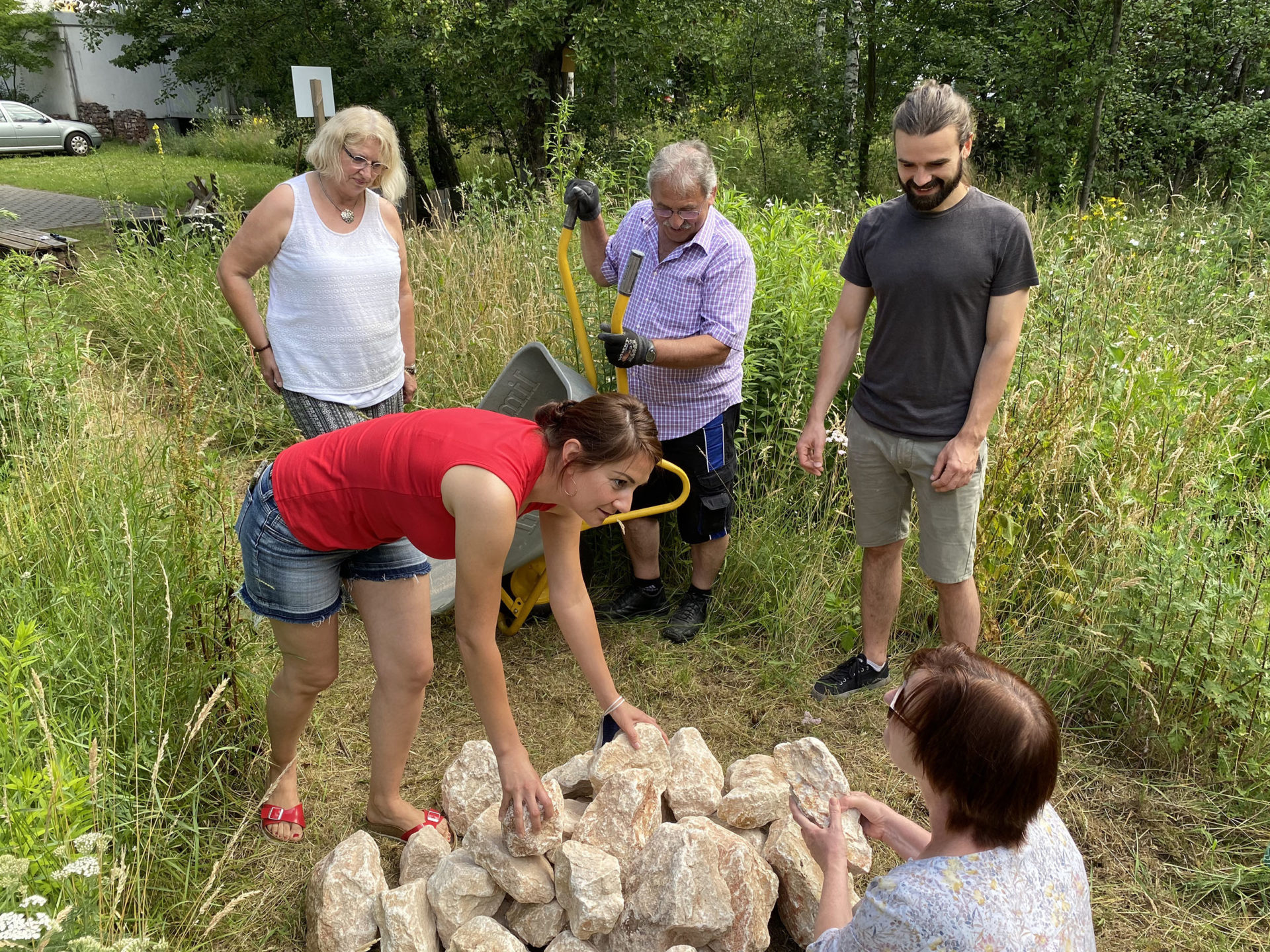 Stein auf Stein soll Bienenglück sein!