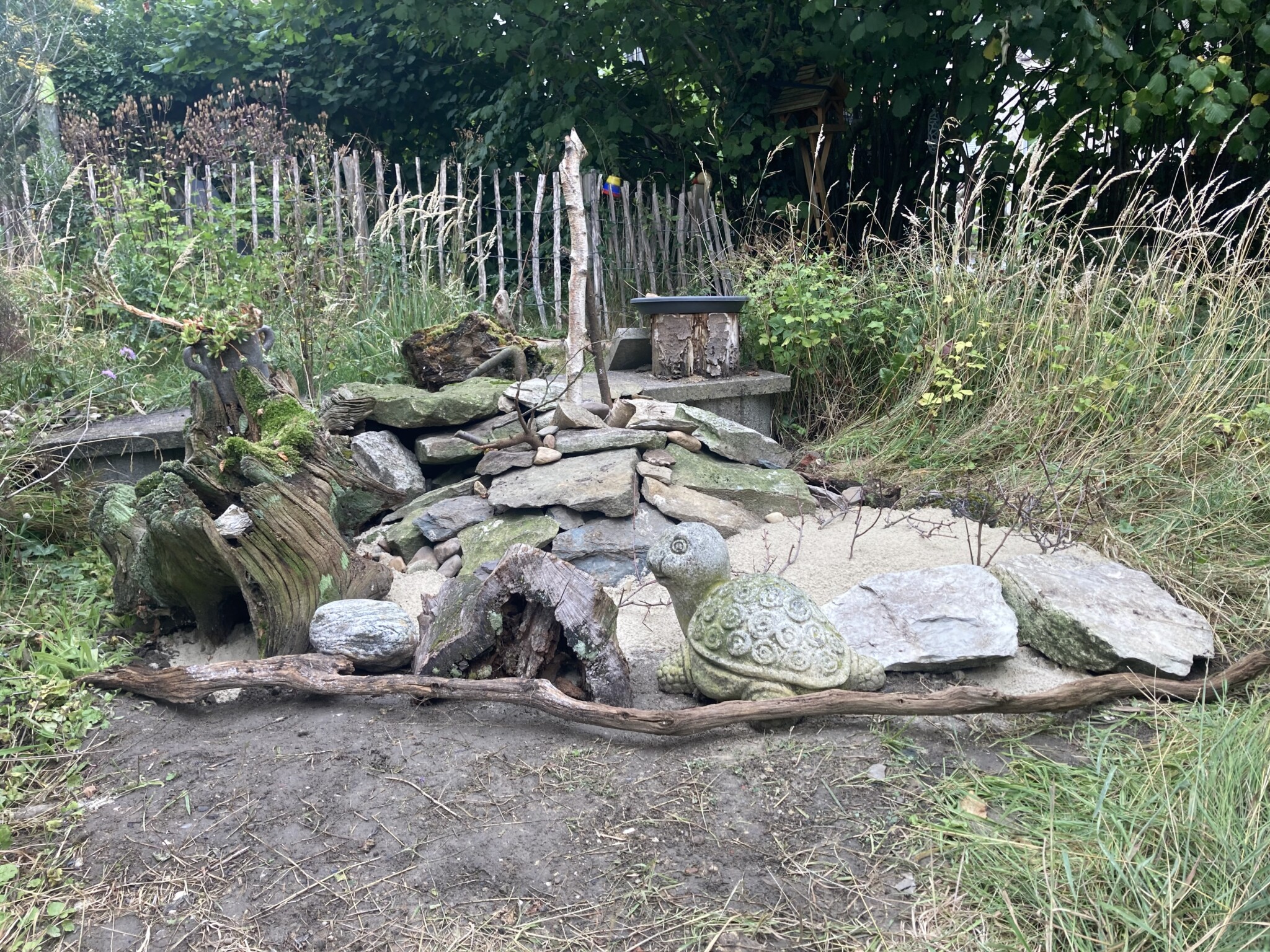 Unsere Eidechsenburg im Naturgarten
