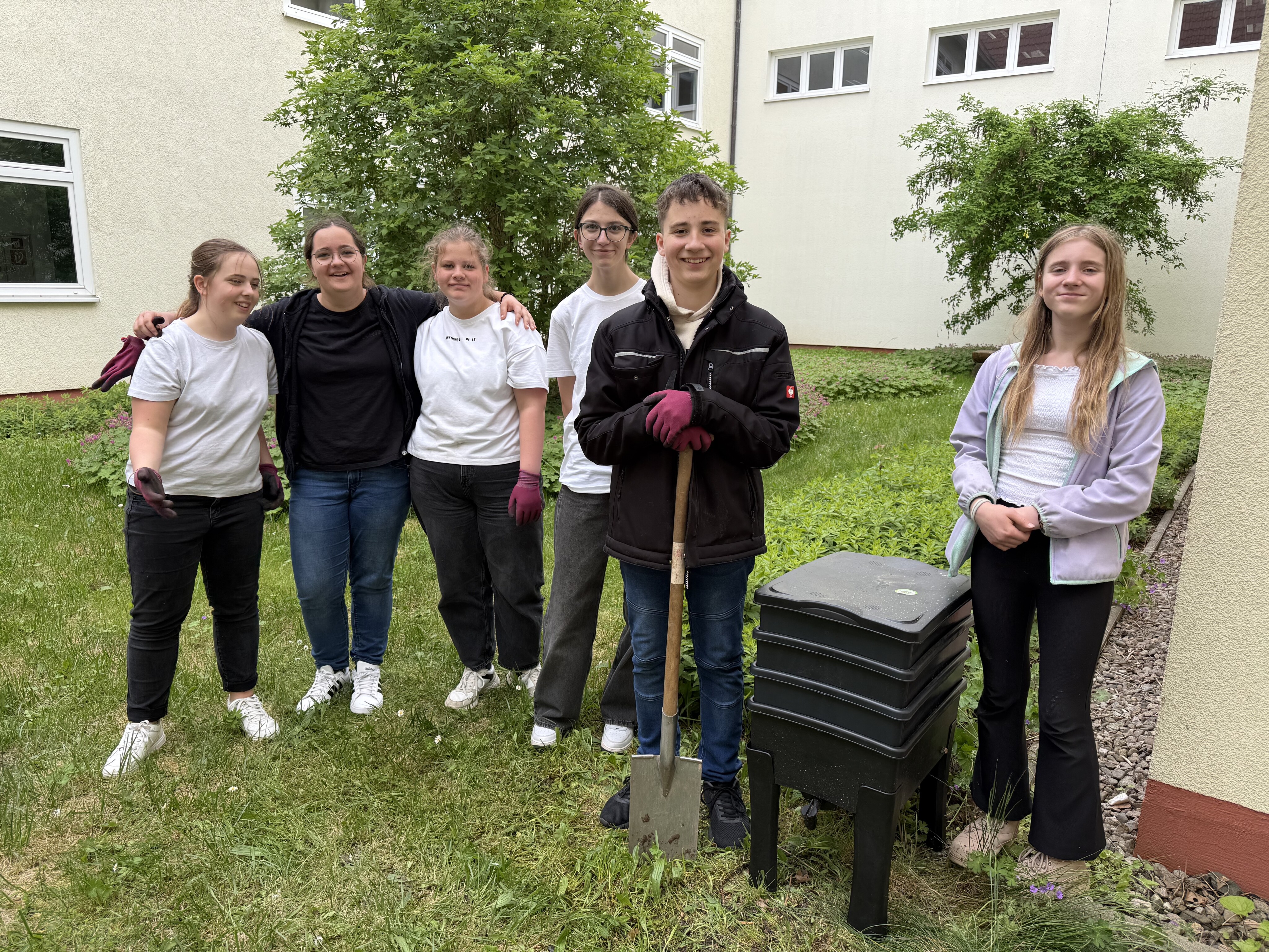 Schule im Blütenrausch- wenn Permakultur das Klassenzimmer erweitert