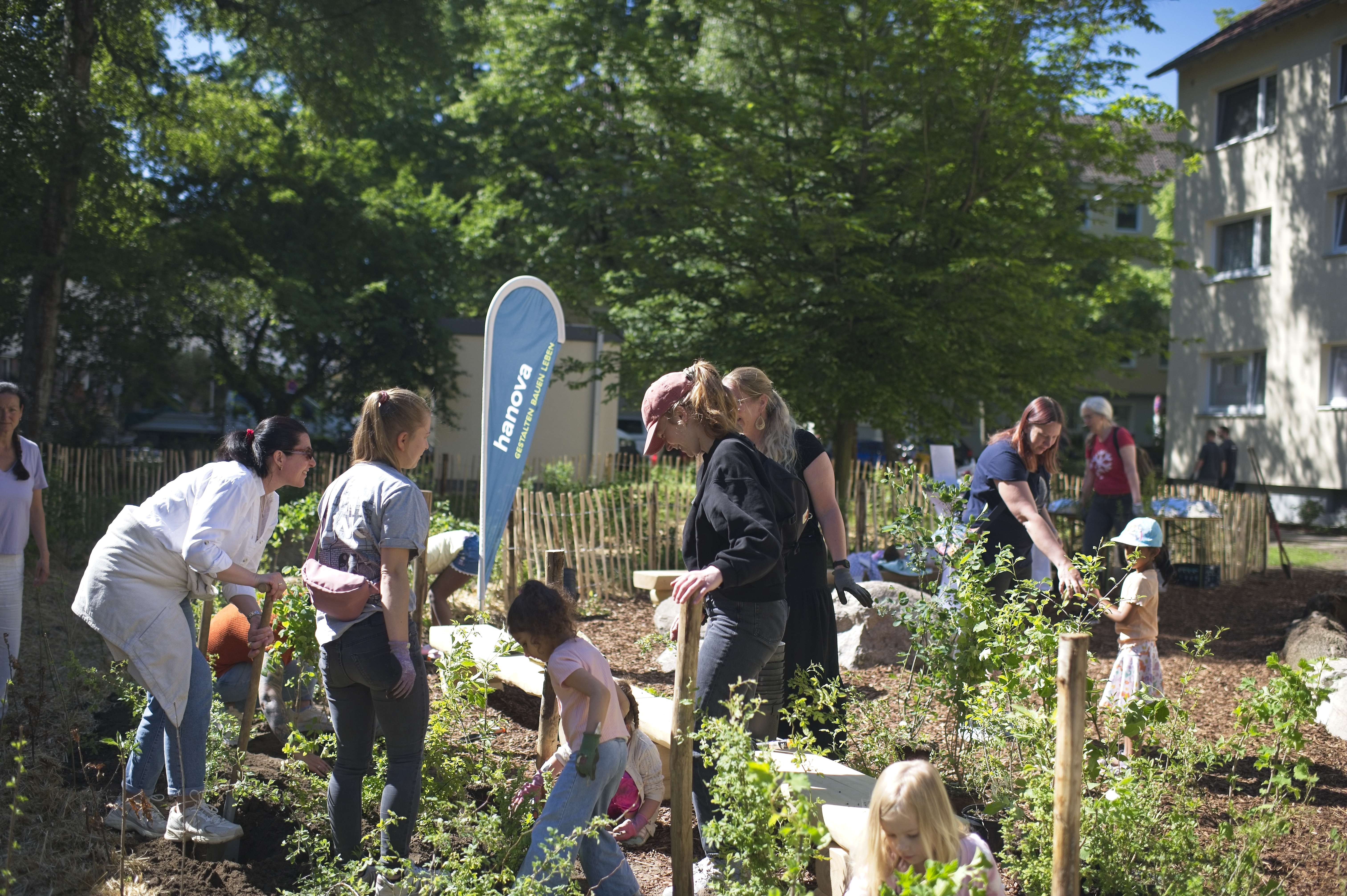 Gemeinsam pflanzen wir einen Mikro-Wald für unser Stadtklima